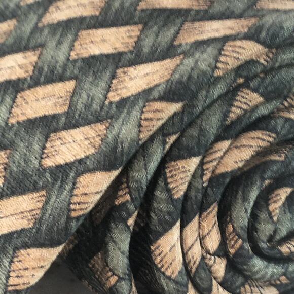 BILL BLASS ALL SILK NECKTIE - Picture 8 of 8